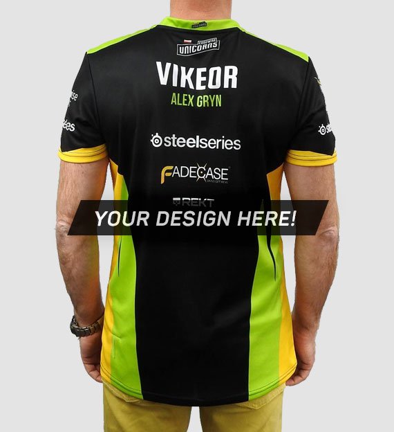 Player in customized, 100% personalized E-Sport jersey from Jersey Clinic